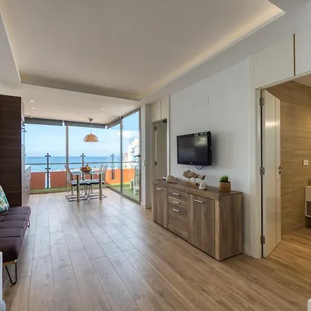 Relax Over The Sea דירה